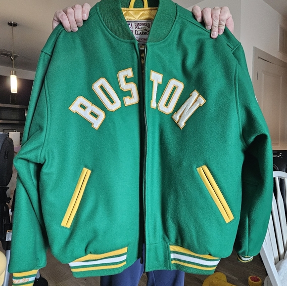 Mitchell and Ness Celtics hardwood classics jacket NWT XL